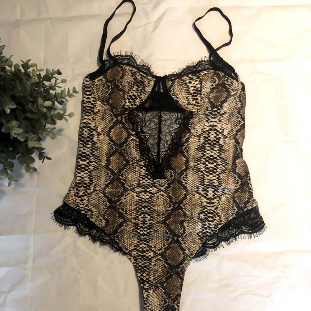 Intimate snake pattern body suit size M